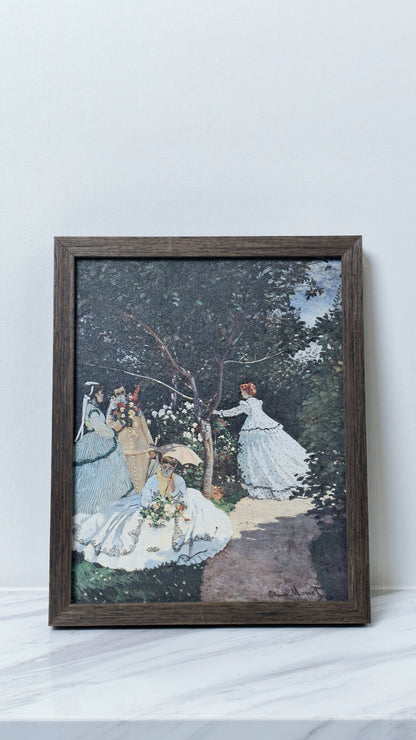 Women in the garden | Decorative Paint Roller Women in Garden Decor