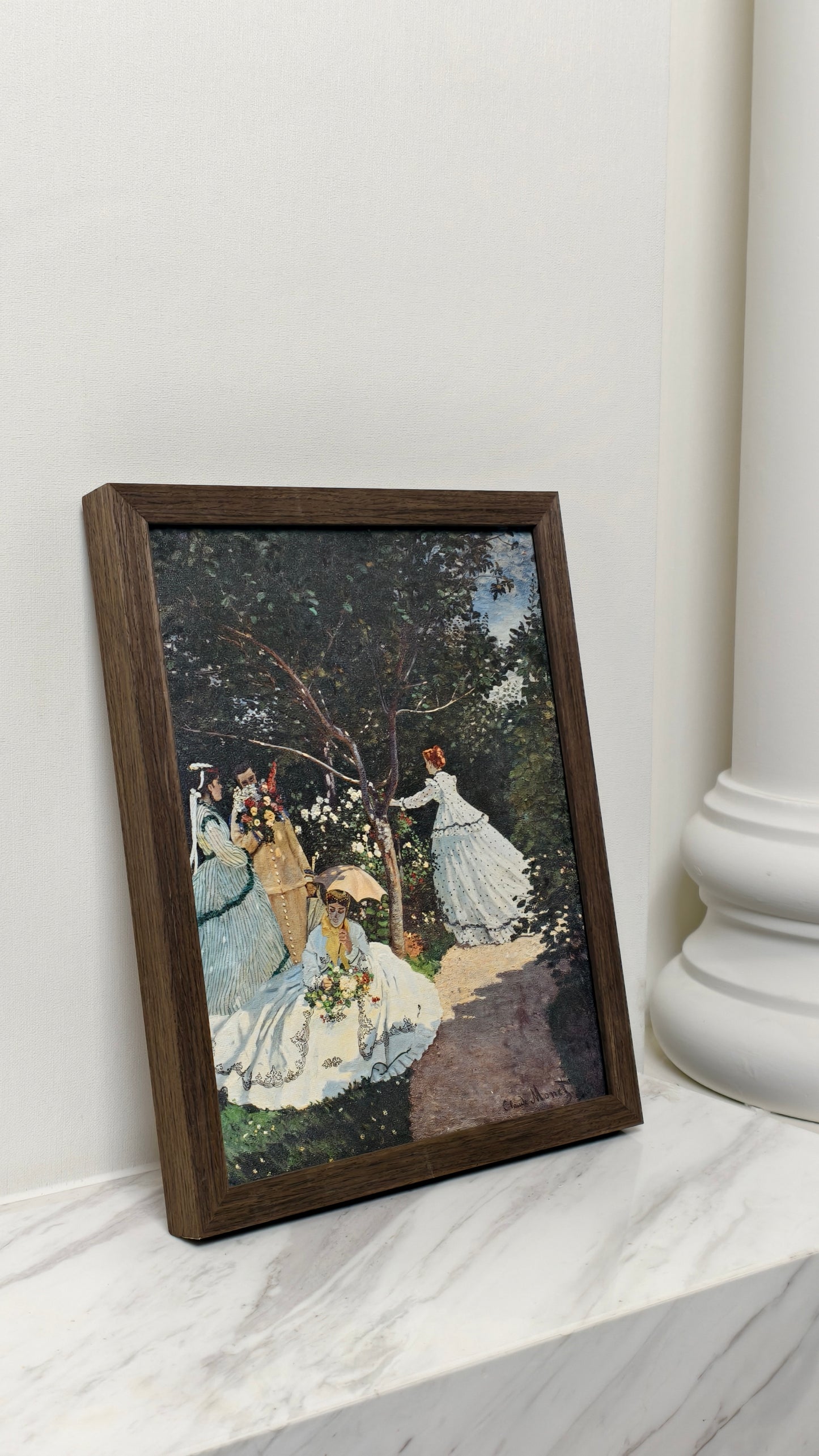 Women in the garden | Decorative Paint Roller Women in Garden Decor