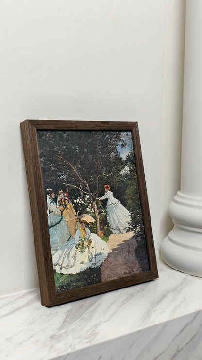 Women in the garden | Decorative Paint Roller Women in Garden Decor